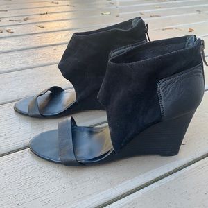 Great condition Sole Society black suede wedges